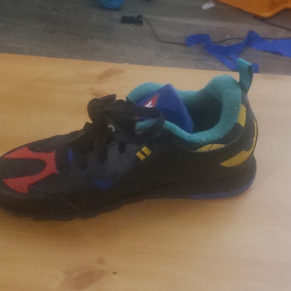 Size 3 reebok sneakers - Picture 2 of 2